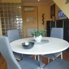 Duplex con terraza y vistas a la montaña internet aire acondicionado frente a piscinas públicas