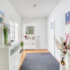 Disponible - 5mn Paris - Gare à Pied - Jardin Terrasse - 6 pers - Centre Ville - Proche tous Commerces et transports - Wifi