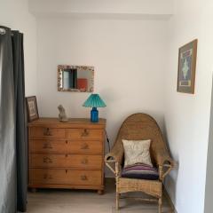 Chambre indépendante dans villa bord de mer