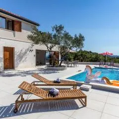 Gorgeous Home In Ploce