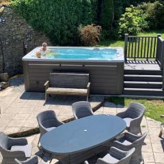 Polean Farm Old Farmhouse - With Large Jacuzzi, Games Room, Near the Sea and with Free Access to a Nearby Pool