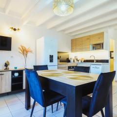 Charmant duplex avec vue mer et piscine - Le Goyave