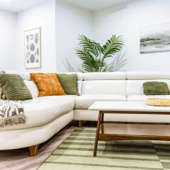 Spacious Bright Suite - Sleeps 4 - King Bed - NFLX