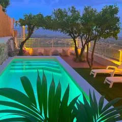 OIKOS Guesthouse & Rooftop