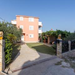 Apartments with parking space Kastel Kambelovac, Kastela - 23397