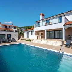 Amazing Home In Trget With Kitchen