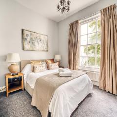 Pied-à-Terre near The Docks - Wifi & Washing Machine