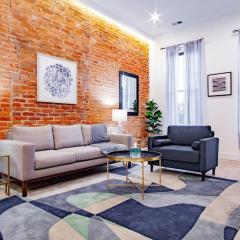 Vibrant 2-BR Luxe Flat Adjacent Eastern Market Walk to METRO Barracks Row Capitol Hill
