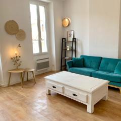 Petit nid proche de la plage et du port