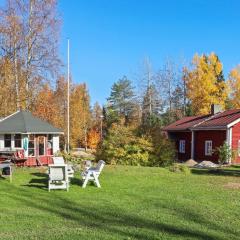 Holiday Home Laattajan hirsipirtti by Interhome