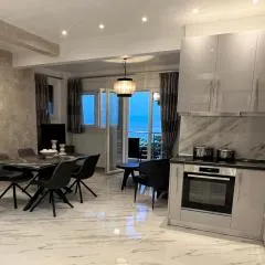 Seafront Lux Apartment