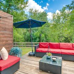 Convenient Bryan Townhome with Patio Less Than 3 Mi to AandM!