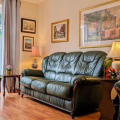 Sherlock's House -Moray Entire house Two bedroom 5 beds Private free parking & WiFi Flat TV Garden Shops