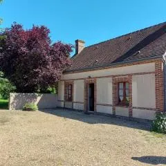 Charmante Maison Rénovée avec Jardin, BBQ et Loisirs à La Saucelle - FR-1-581-13