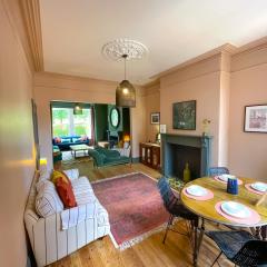 Spacious home in Leeds ideal for gatherings with free parking