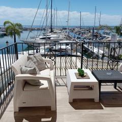 Sea front apartment in Puerto Banús