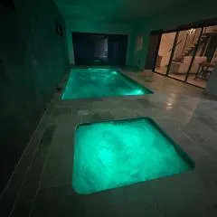 Émotion spa84 Appart piscine intérieur et jacuzzi