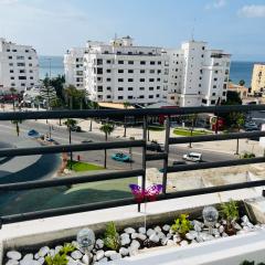Bright Apartment with Sea View, few steps away from the TGV