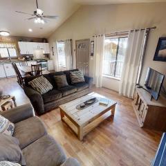 Riverside Cabin - Pet Friendly - On the River - Hot Tub - WiFi - Washer - Dryer - Grill