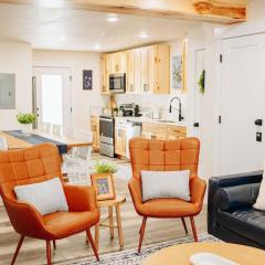 Creekside Cabins- Birch stylish stay w views