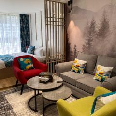 Cozy studio with a well equiped gym , heated pool and a 24hour generator