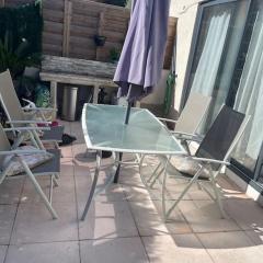 Apt Rez de jardin piscine dans résidence