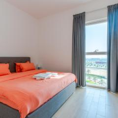 Self-Check-In Balcony Parking 5minsYas Parks731B10