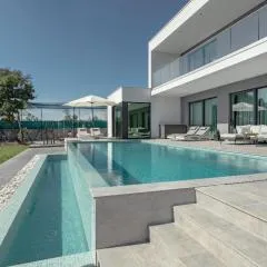 Villa mit großem Infinity-Pool - Ladesäule gratis