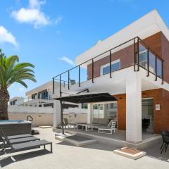 Casa Bos Flamingo Pool and Jacuzzi