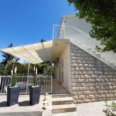 Flora Apartman Sutivan