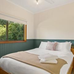 Treetop Retreat Cottage