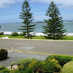 Commodore 2 2-18 Basham Rd Port Elliot - Linen Included