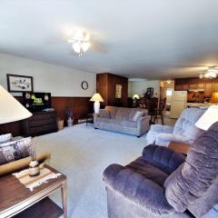 Ski View 03 - On Main Street - WiFi - Cable - Fireplace - Trailer Parking In Back - Patio with Gas Grill