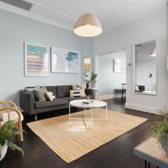 Chic 2BR Apartment with Artful Touches in Bondi