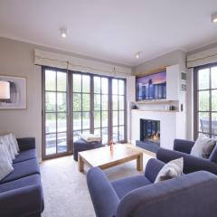 Reetland am Meer - LuxusPlus Reetdachvilla mit 4 Schlafzimmern, Außensauna, Loungebereich und Kamin H05