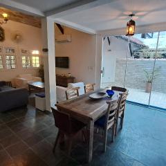 Casa sossegada ao lado da natureza e do mar