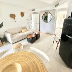 Caramel Cookie - AC, Desk with natural light, 2 balconies, WIFI and pool