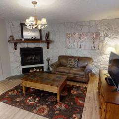 Valley Condo 121 - Creekside - WiFi - Pet Friendly - Hot Tub - Fireplace - Washer - Dryer - Playground