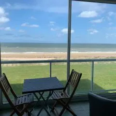 Appartement Varaville: Face à la mer avec loggia et parking privé, 4 pers. - FR-1-487-306