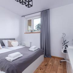 Termy Cieplice Apartment by BookingHost