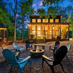 Luxury Cabin in the Woods with Hot Tub and Yard Games!
