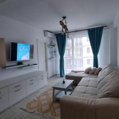 Miiiaaa Astoria - PRIMA LINIE LA MARE