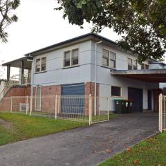 Beach House 24 Gregory Street - Bring your own linen