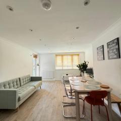 Spacious 3BD Flat Close to Tube - Fulham!