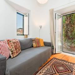 Cosy 2 bed flat with terrace near Av Liberdade