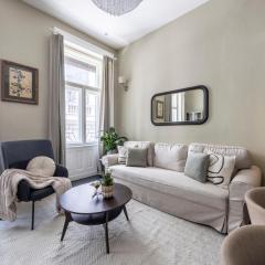 Charming Art Deco Style Apartment in the Heart of Budapest