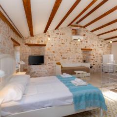 DeAmicis Studios by Irundo