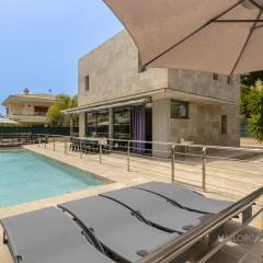 Villa Iola a 150m de la playa ideal para familias y amigos