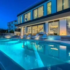 Villa Allina, 5-Bedroom Villa with Panoramic Views, Heated Pool