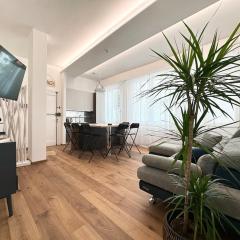 Golden Luxe - Modern Apartment next the beach